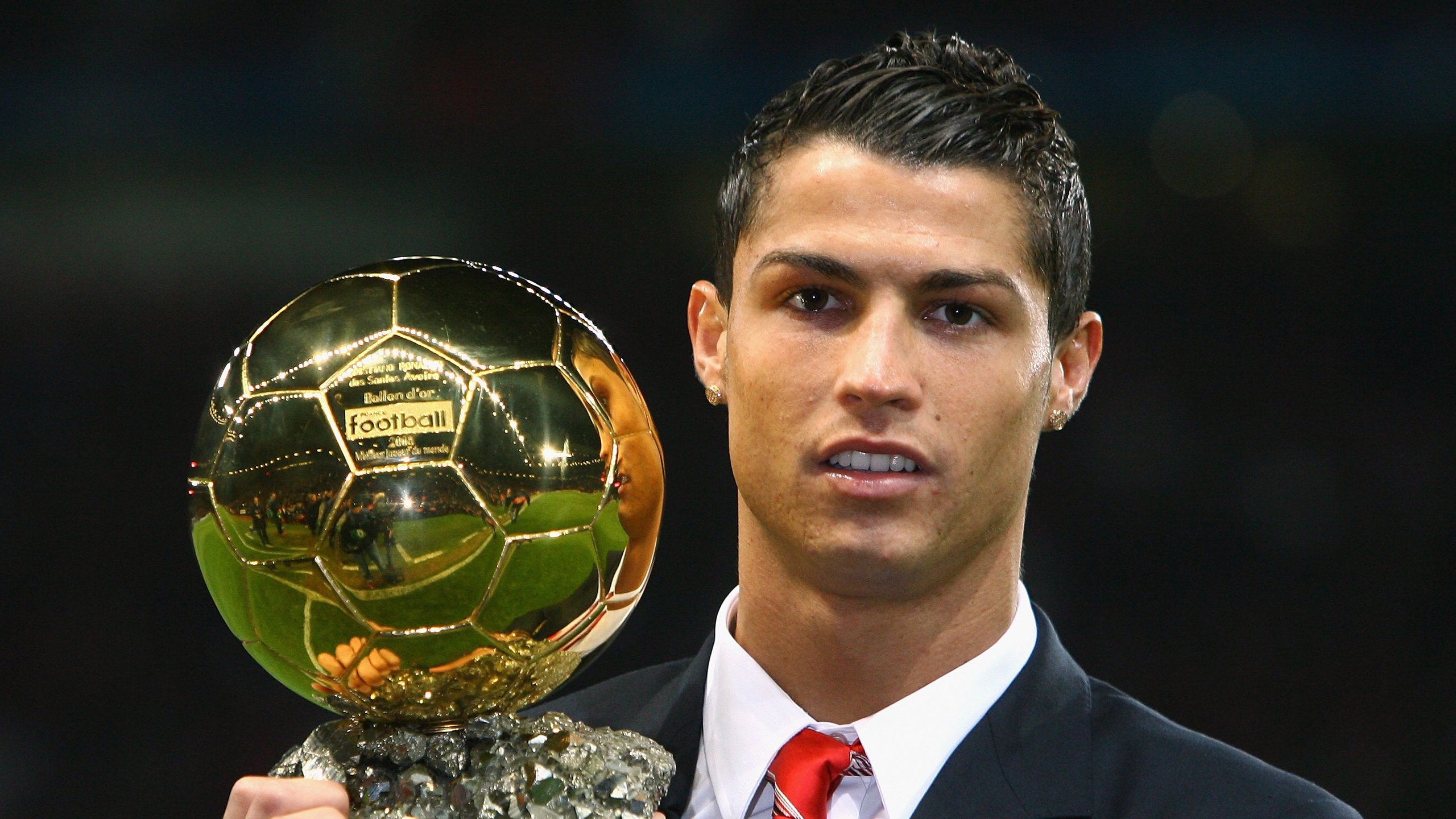 桑德兰攻守转换流畅，光明球场稳步前进，桑德兰主场球衣